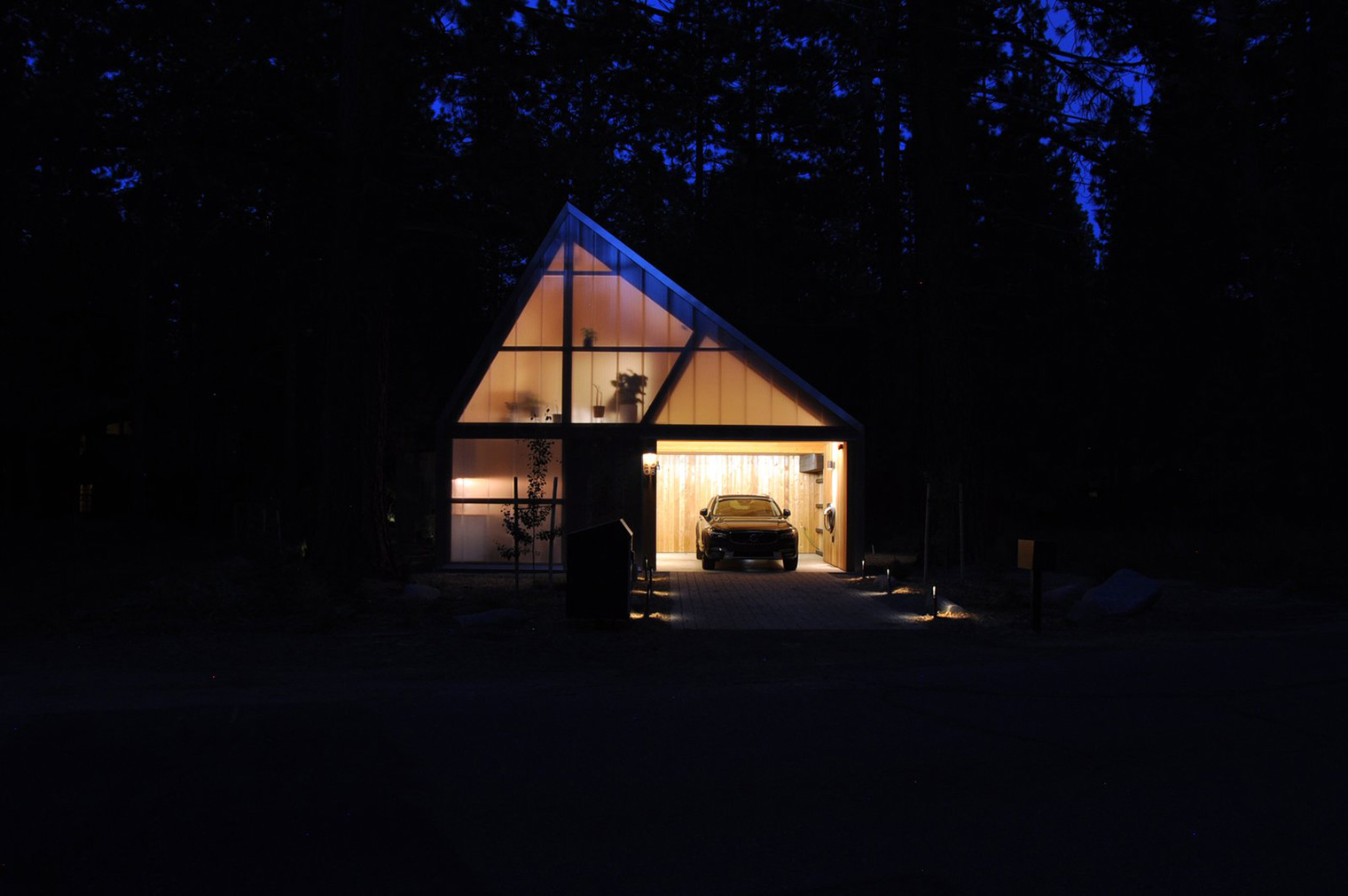 Urban cabin Lighthus is all about the angles in California’s South Lake Tahoe