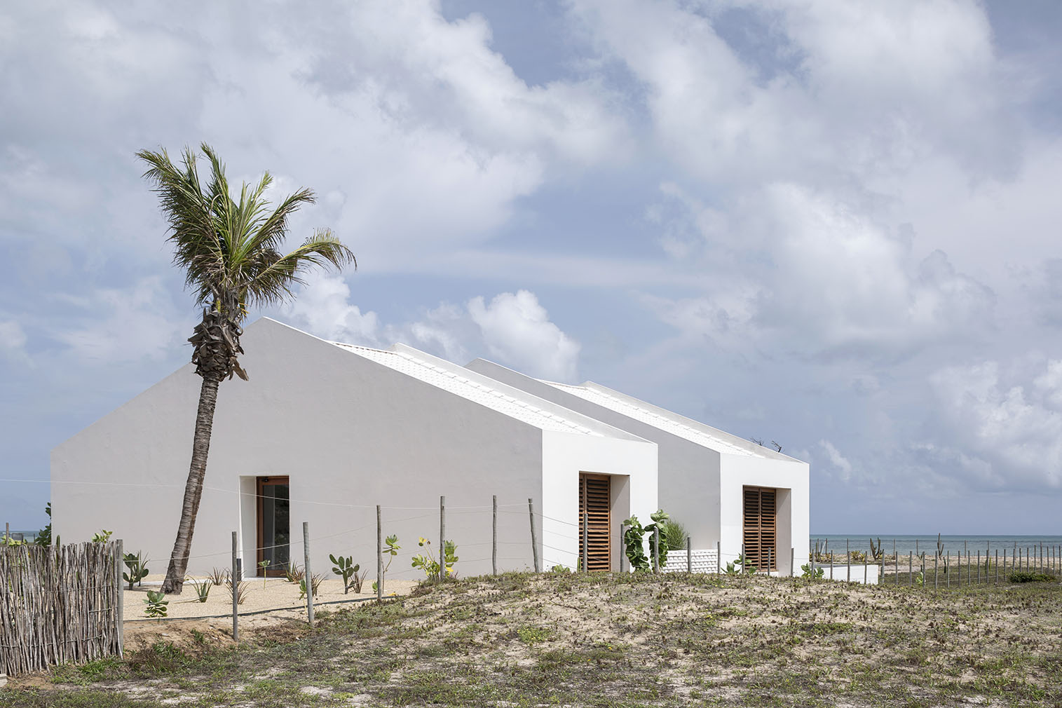 This Brazilian beach home faces the windswept shoreline of Sao Miguel do Gostoso