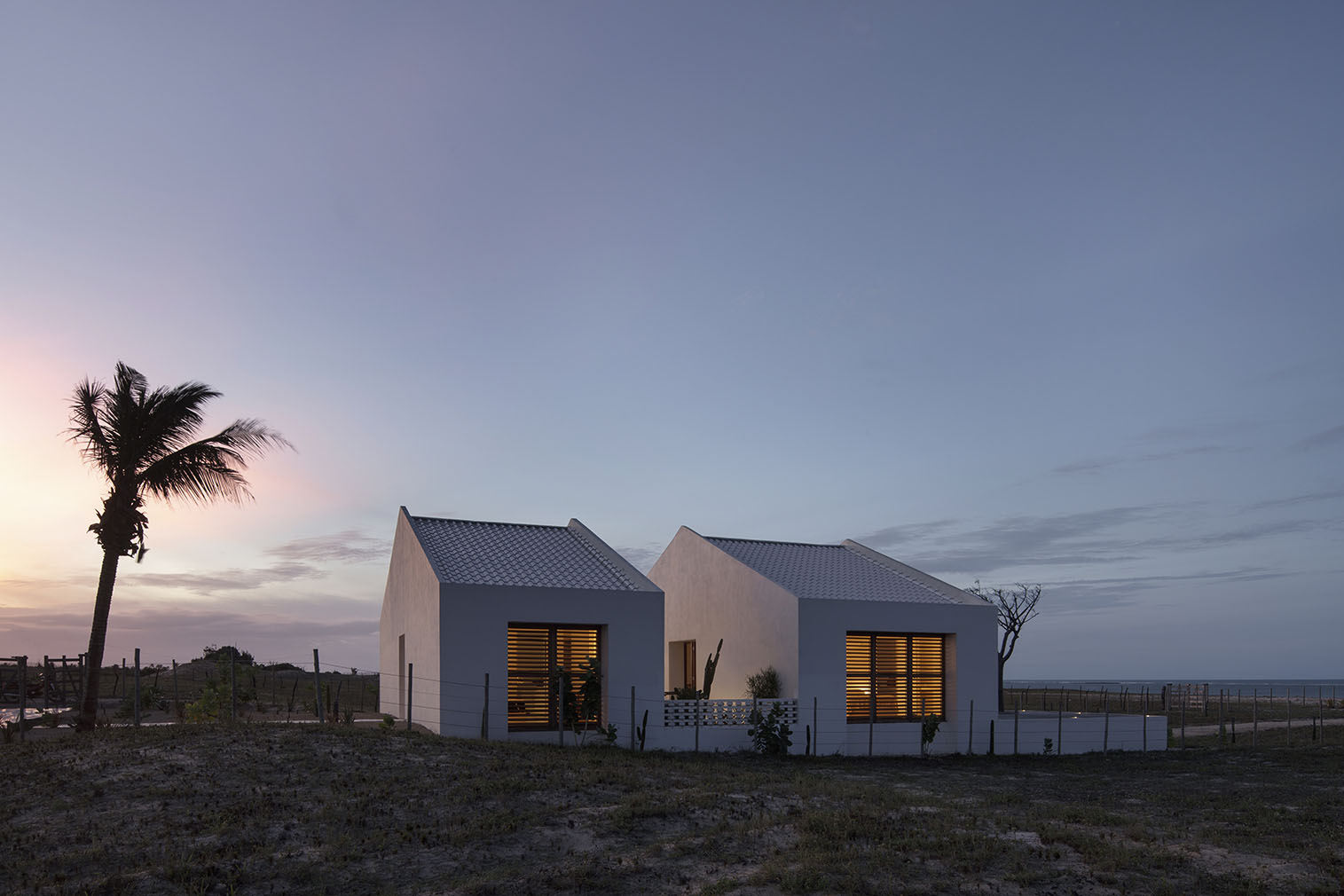 This Brazilian beach home faces the windswept shoreline of Sao Miguel do Gostoso