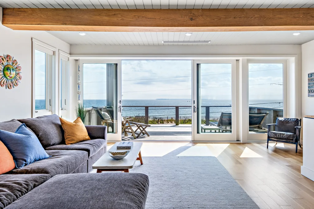 An ‘upside down’ timber beach house is a waterfront idyll in Rhode Island