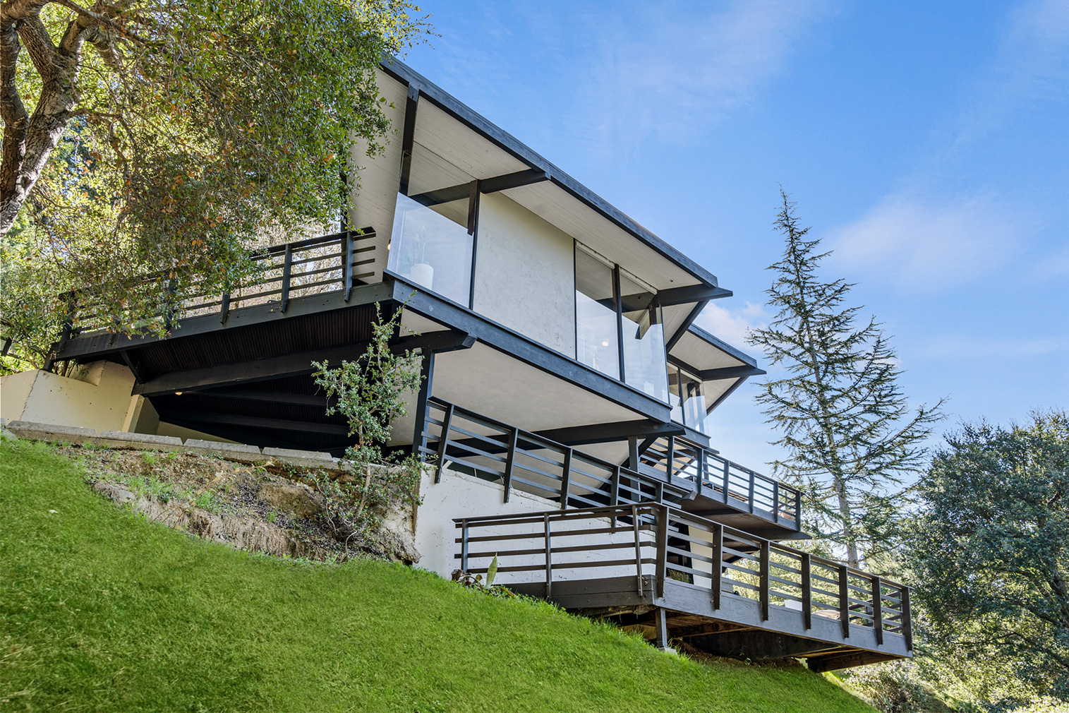 Benjamin Fishstein’s midcentury modern house is for sale in California