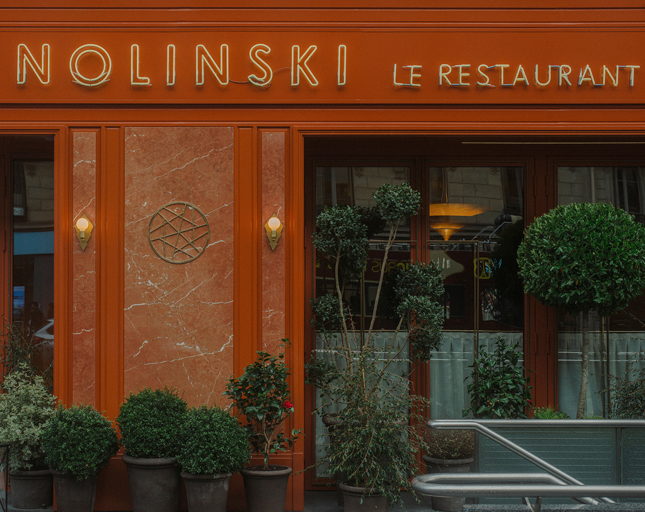 Nolinski restaurant fuses art deco and 70s styles