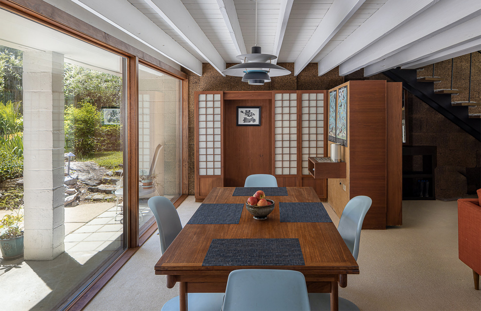 Midcentury style is alive and well Carner House – a $450k home in Philadelphia