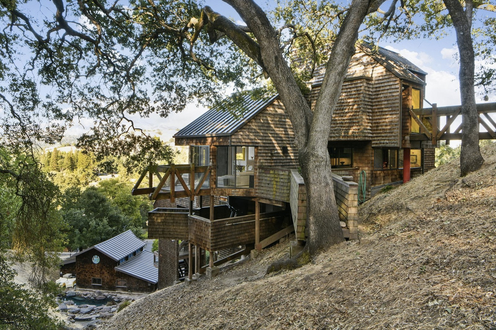 This Californian mountain home is peak '80s style – and it has a private cable car to boot