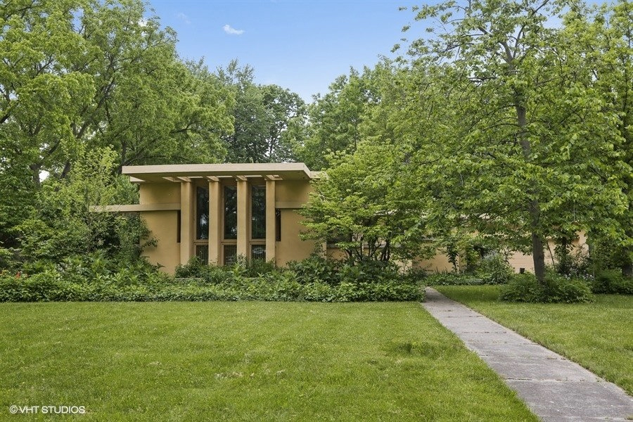 After two years on the market, Frank Lloyd Wright's Chicago playhouse has knocked $150,000 off its asking price