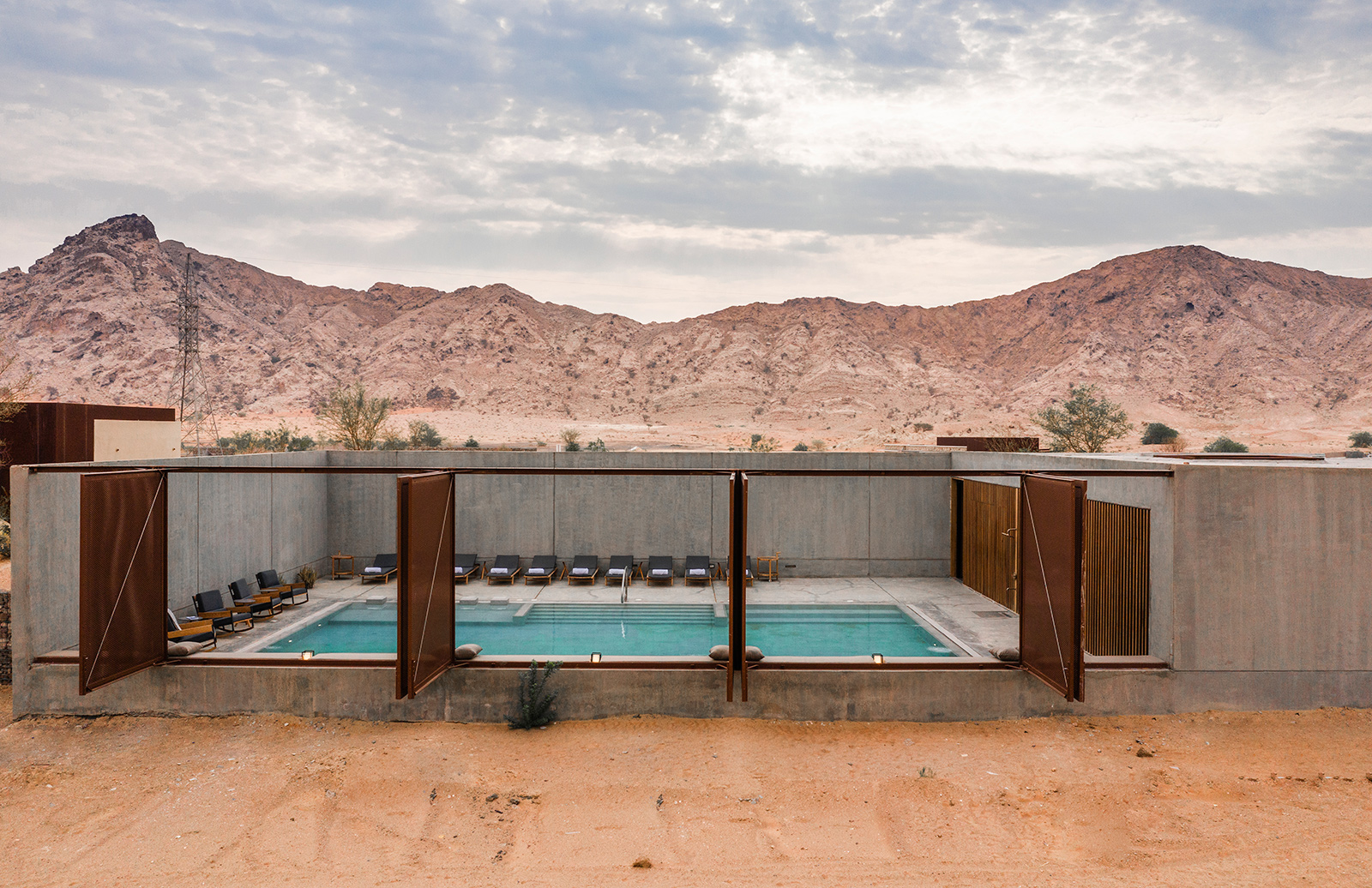Al Faya Lodge - a minimalist spa in the desert