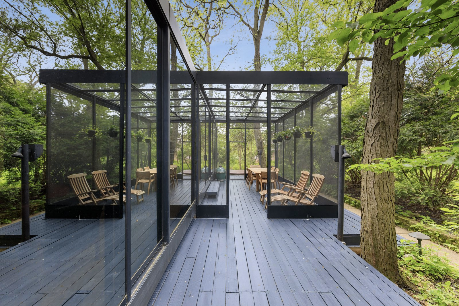 Live like an architect at this Mies-inspired glass and steel home
