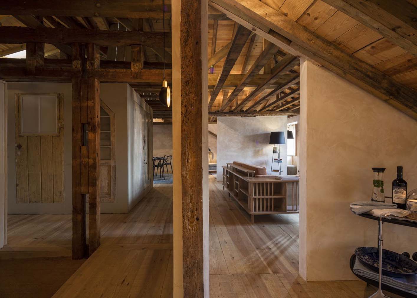CASCA gives an 18th century Lisbon apartment a dramatic ‘make-under’