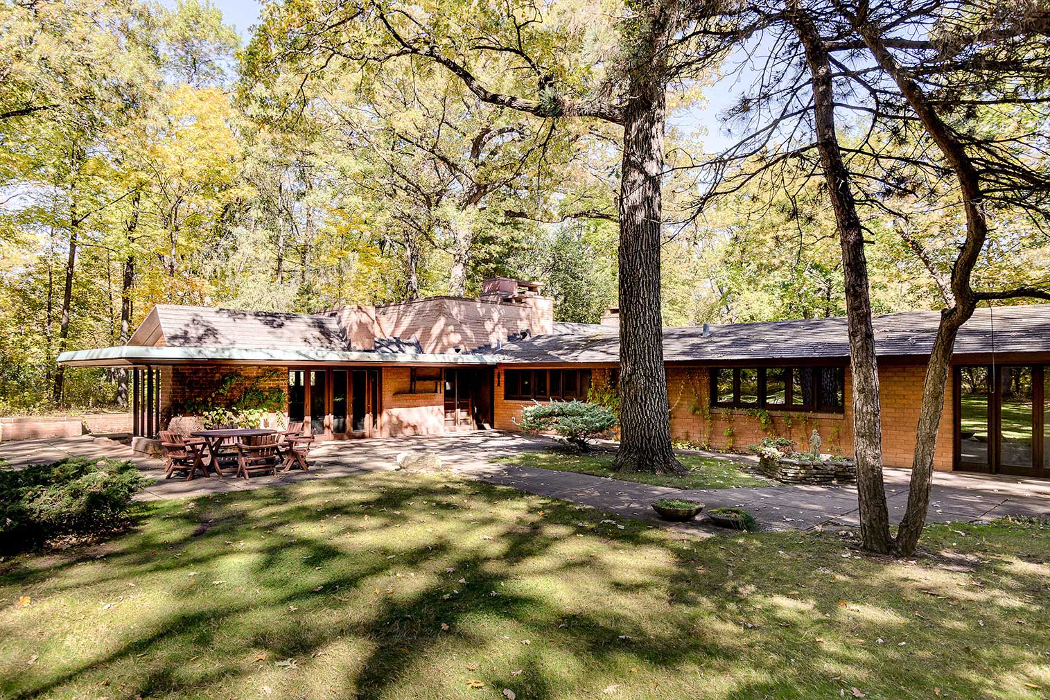 The John Carr Residence in Glenview, Illinois is for sale