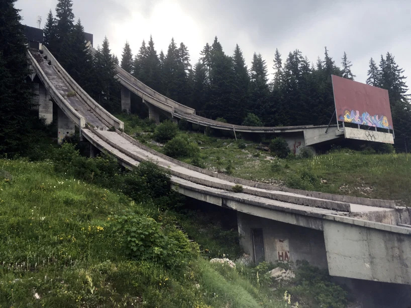 Sarajevo’s abandoned ski-lifts, bobsleigh runs and crumbling Olympic village are captured by Berlin-based filmmaker Joerg Daiber in this short film.