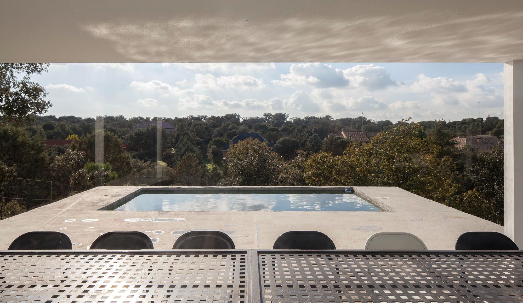 Glass-box villa Casa De Boas has offers panoramic views of the mountains outside Madrid